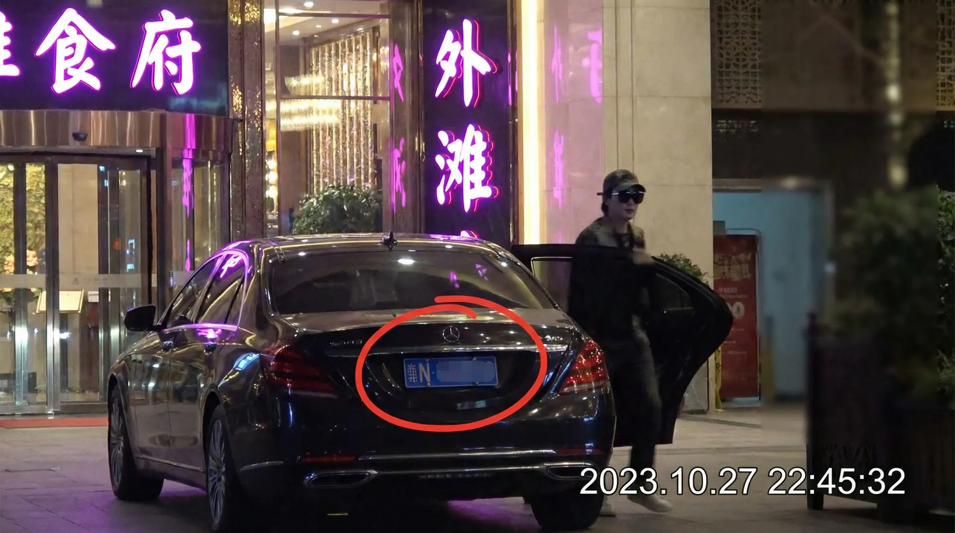 每日大赛-每日大赛高清播放~每日大赛独家资源站 - 豪车餐厅外偷拍